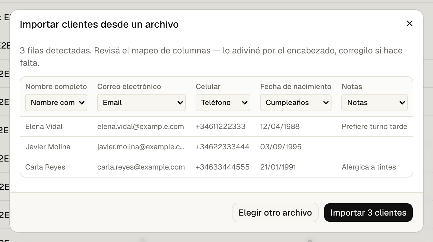 Diálogo de importación de clientes con mapeo automático de columnas de un CSV externo
